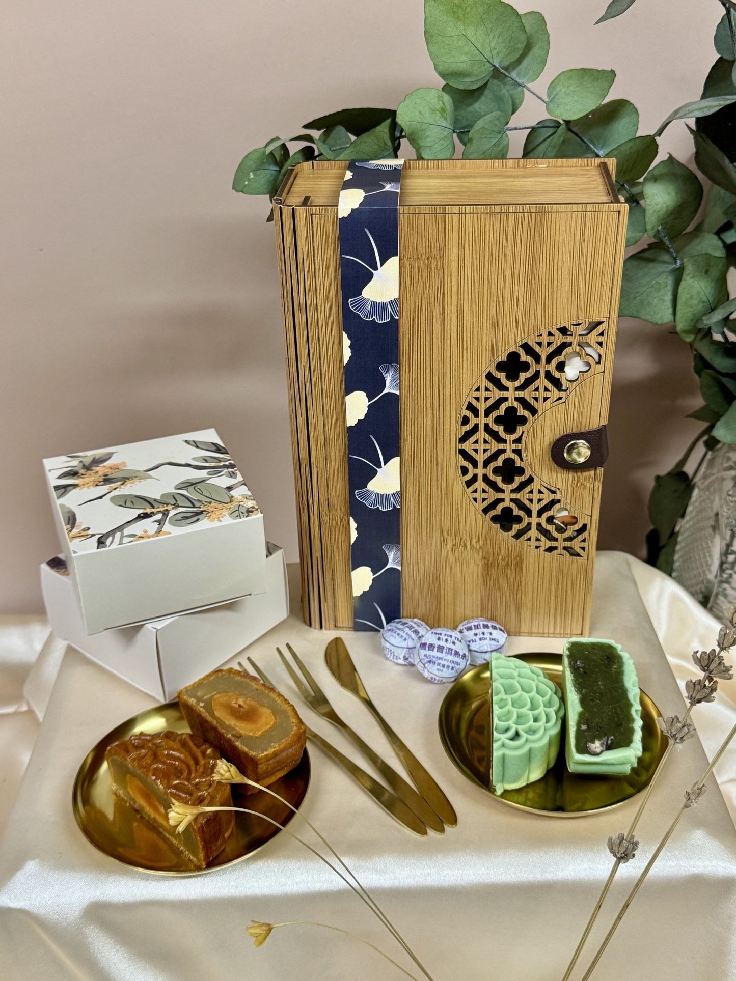 Lotus Whisper 莲语轻吟 - Personalized Gift - The Chic Habitat