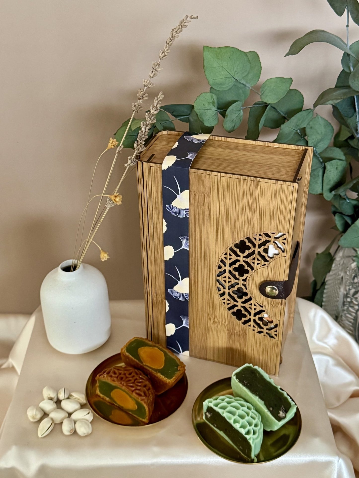 Lotus Whisper 莲语轻吟 - Personalized Gift - The Chic Habitat