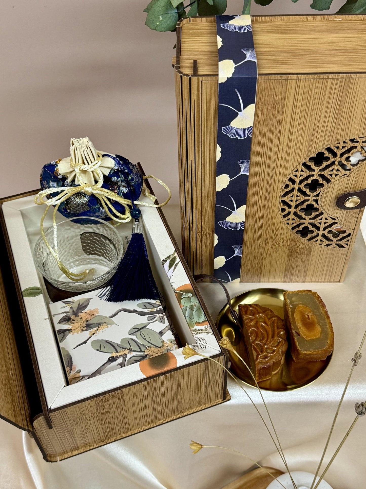 Lotus Whisper 莲语轻吟 - Personalized Gift - The Chic Habitat