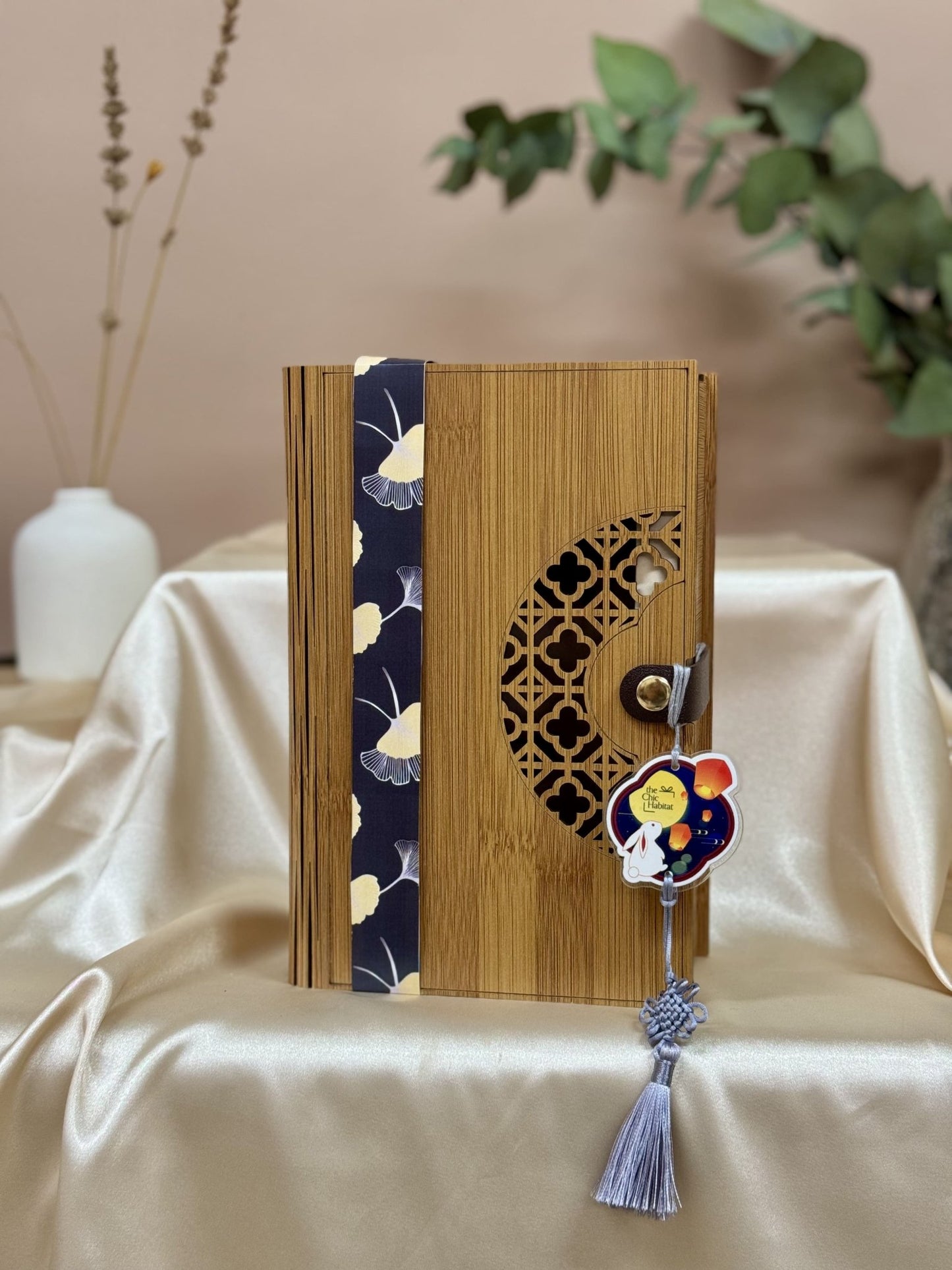 Lotus Whisper 莲语轻吟 - Personalized Gift - The Chic Habitat