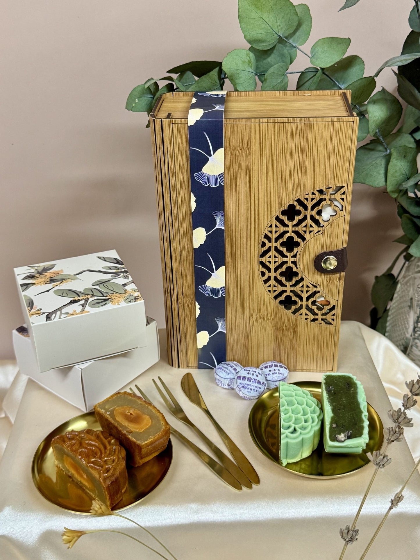 Lotus Whisper 莲语轻吟 - Personalized Gift - The Chic Habitat