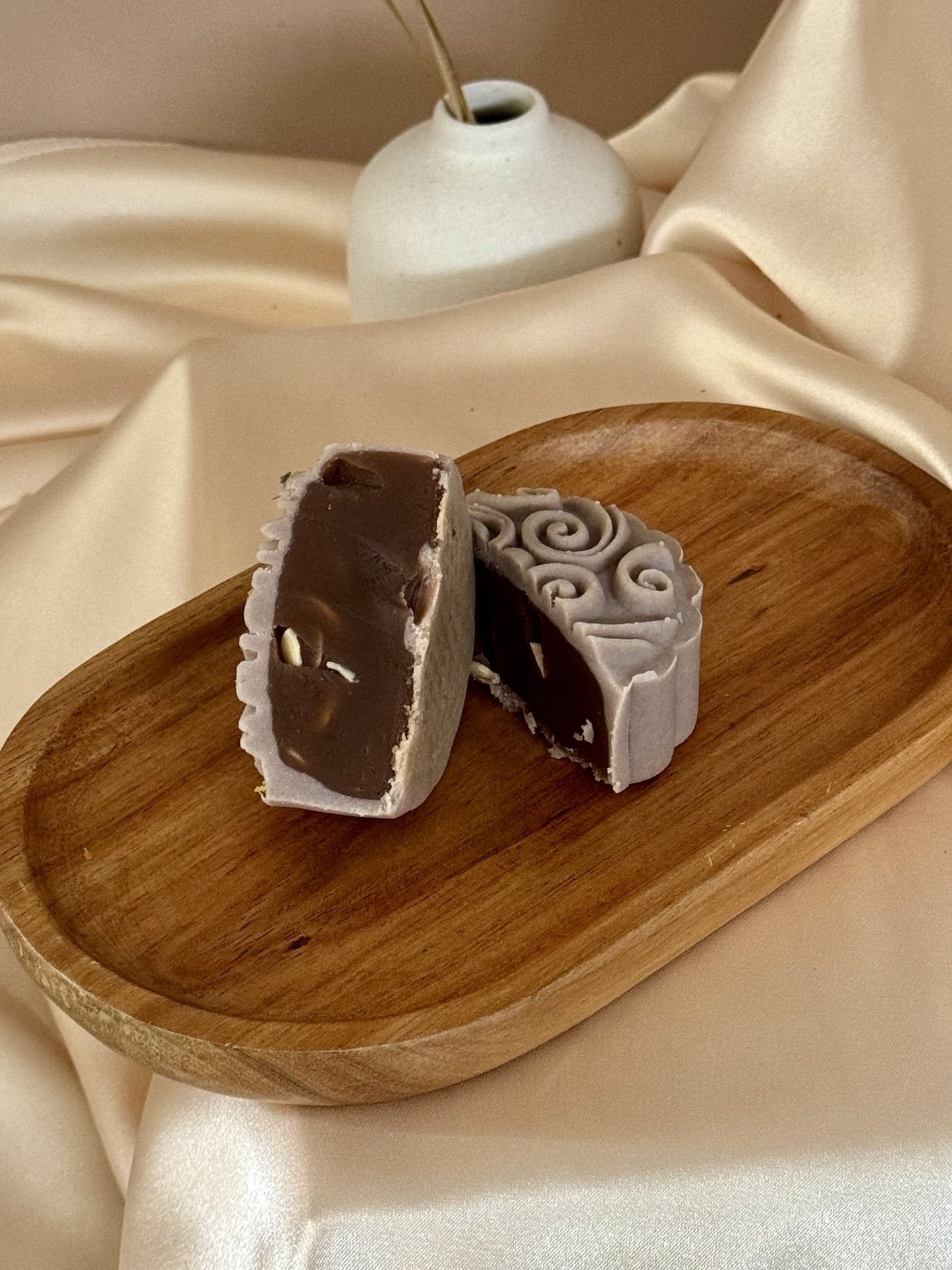 Lotus Whisper 莲语轻吟 - Personalized Gift - The Chic Habitat