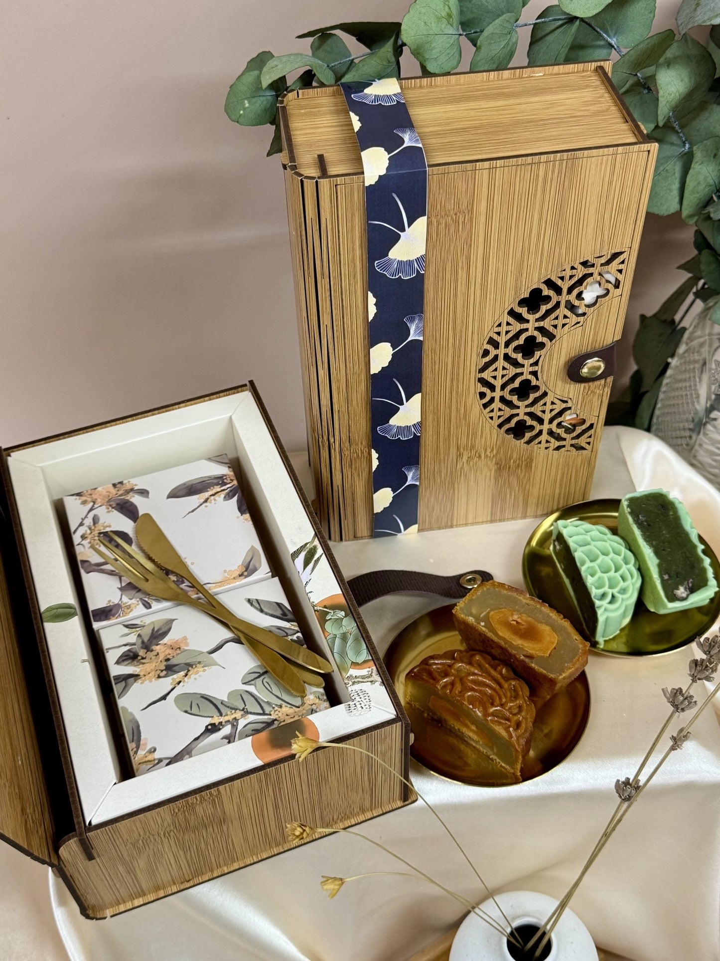 Lotus Whisper 莲语轻吟 - Personalized Gift - The Chic Habitat