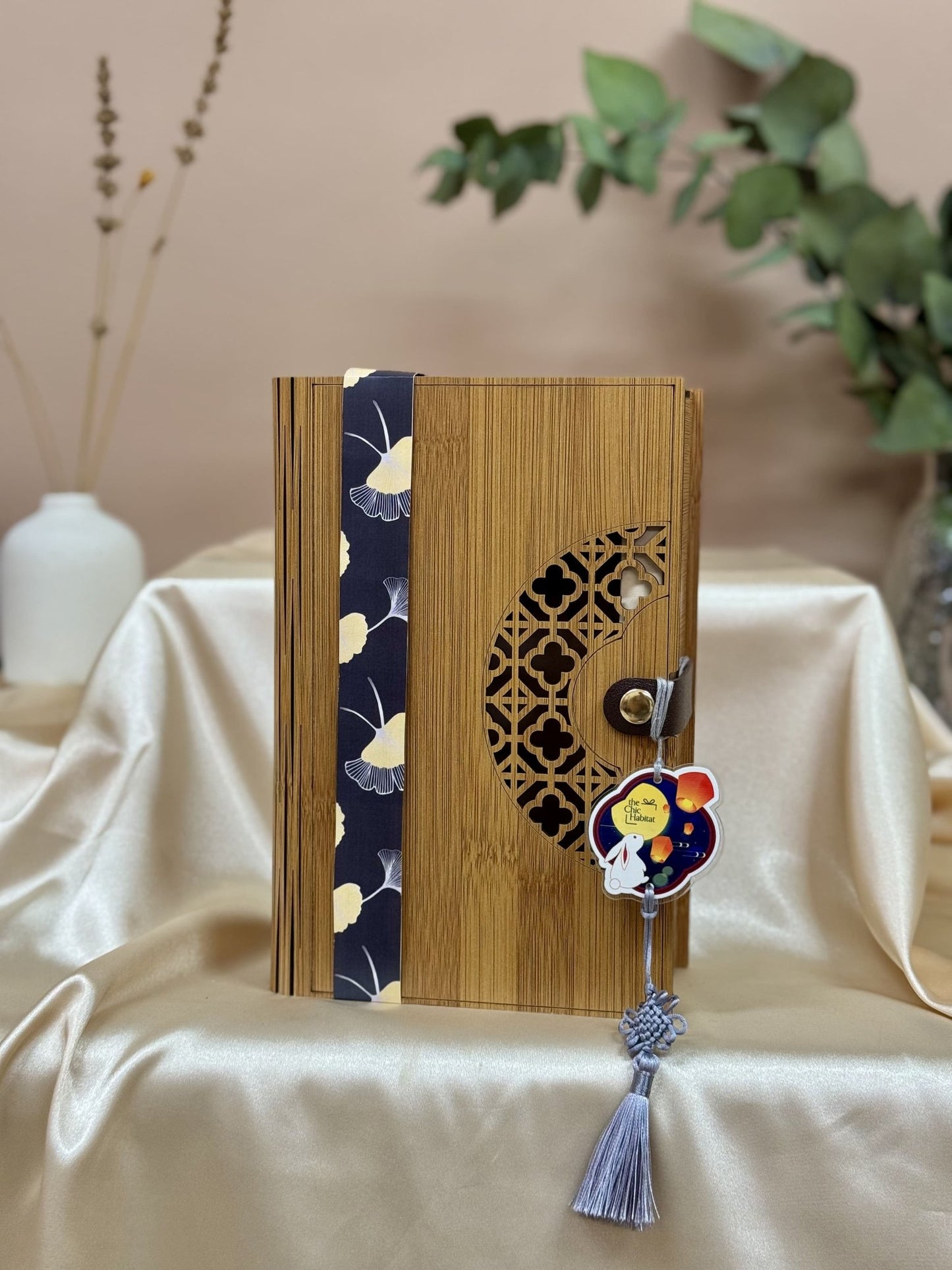 Lotus Whisper 莲语轻吟 - Personalized Gift - The Chic Habitat