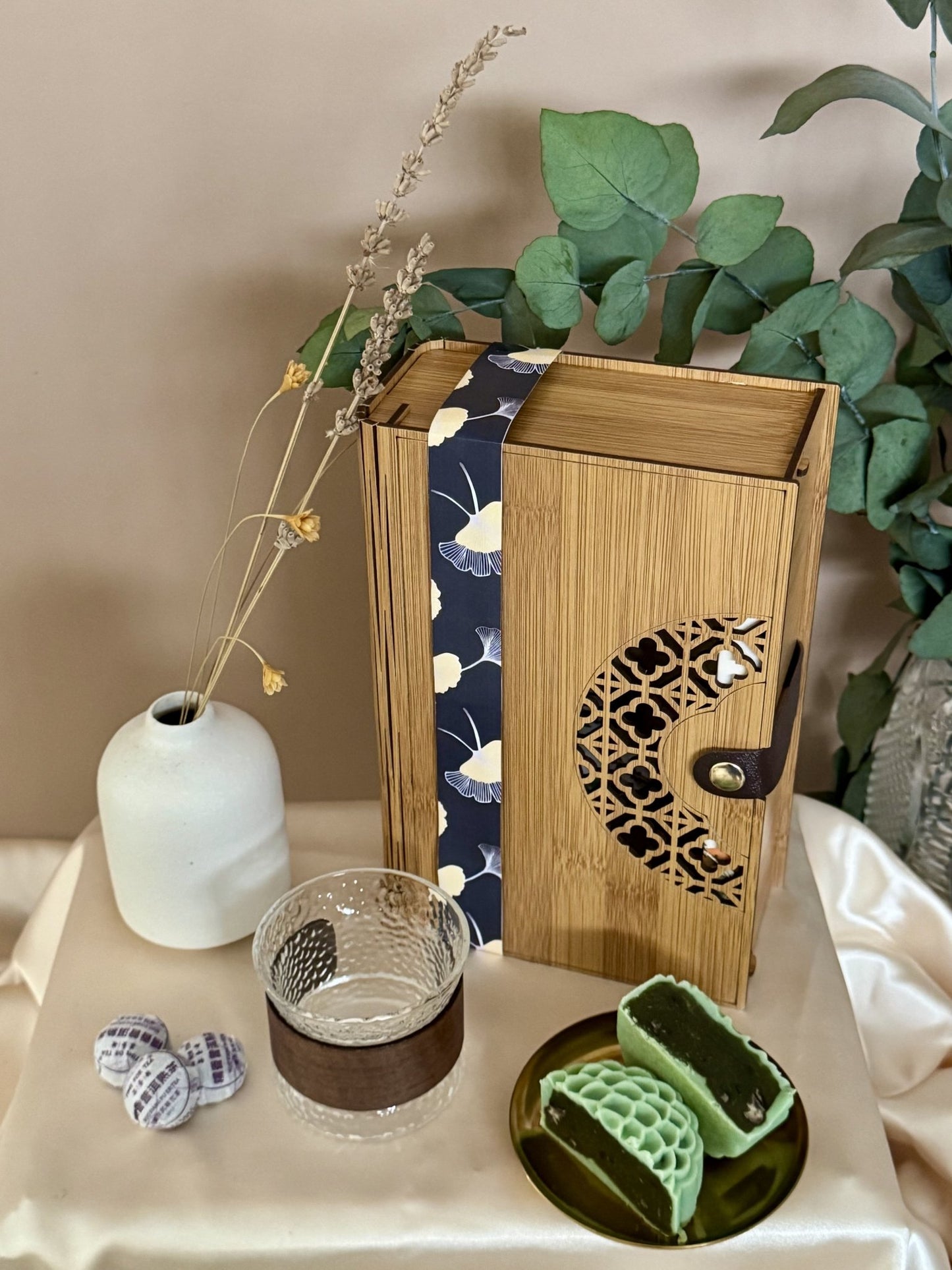 Lotus Whisper 莲语轻吟 - Personalized Gift - The Chic Habitat