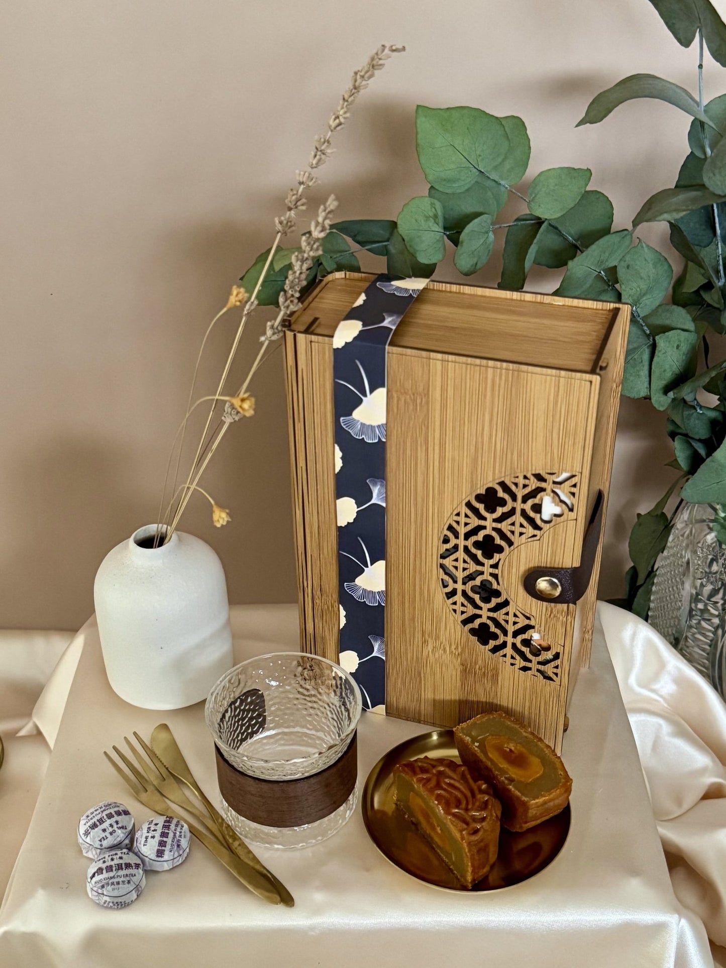 Lotus Whisper 莲语轻吟 - Personalized Gift - The Chic Habitat
