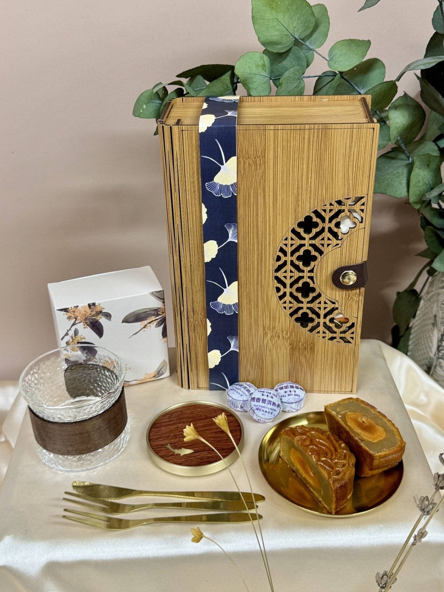 Lotus Whisper 莲语轻吟 - Personalized Gift - The Chic Habitat