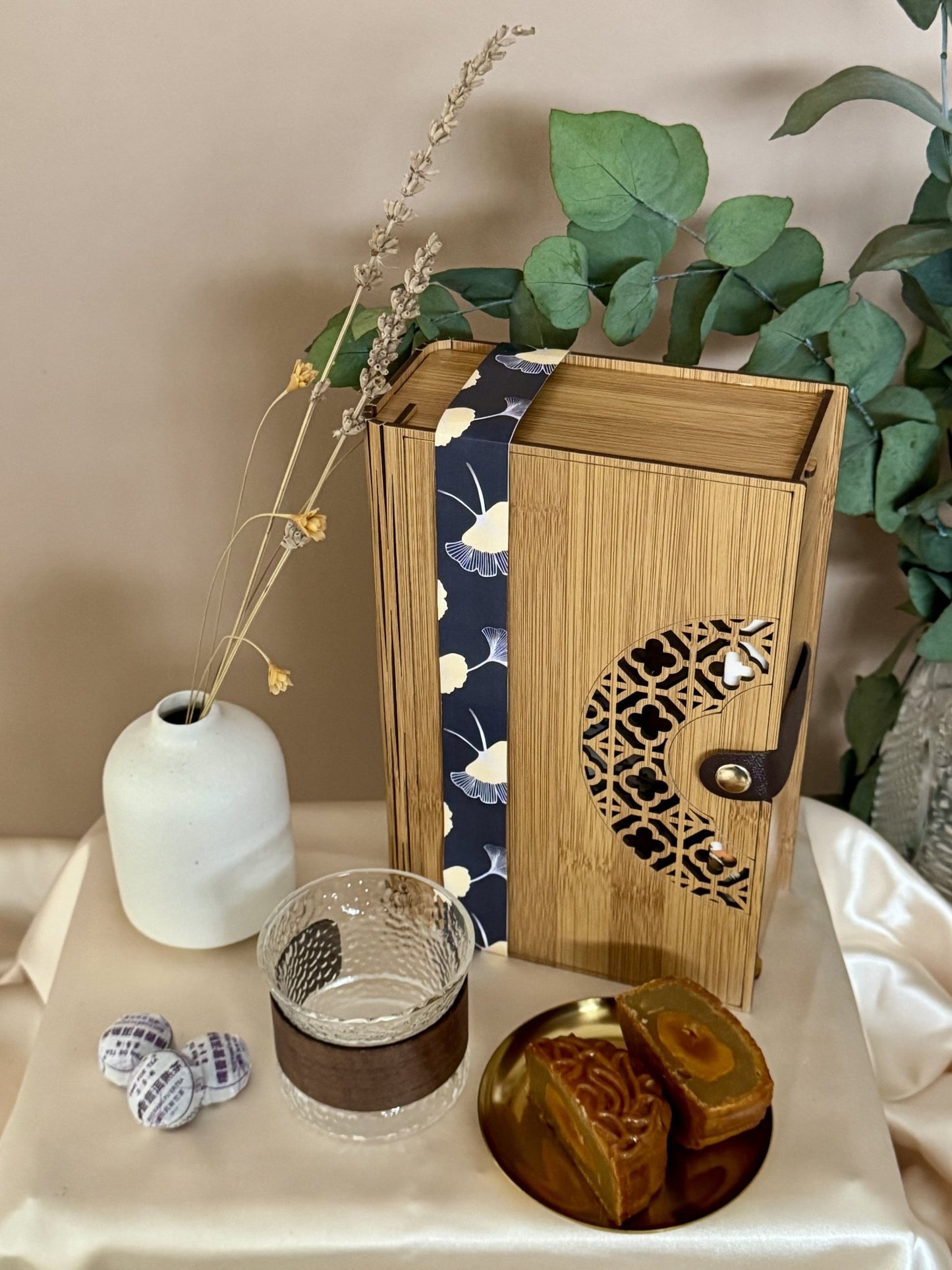 Lotus Whisper 莲语轻吟 - Personalized Gift - The Chic Habitat