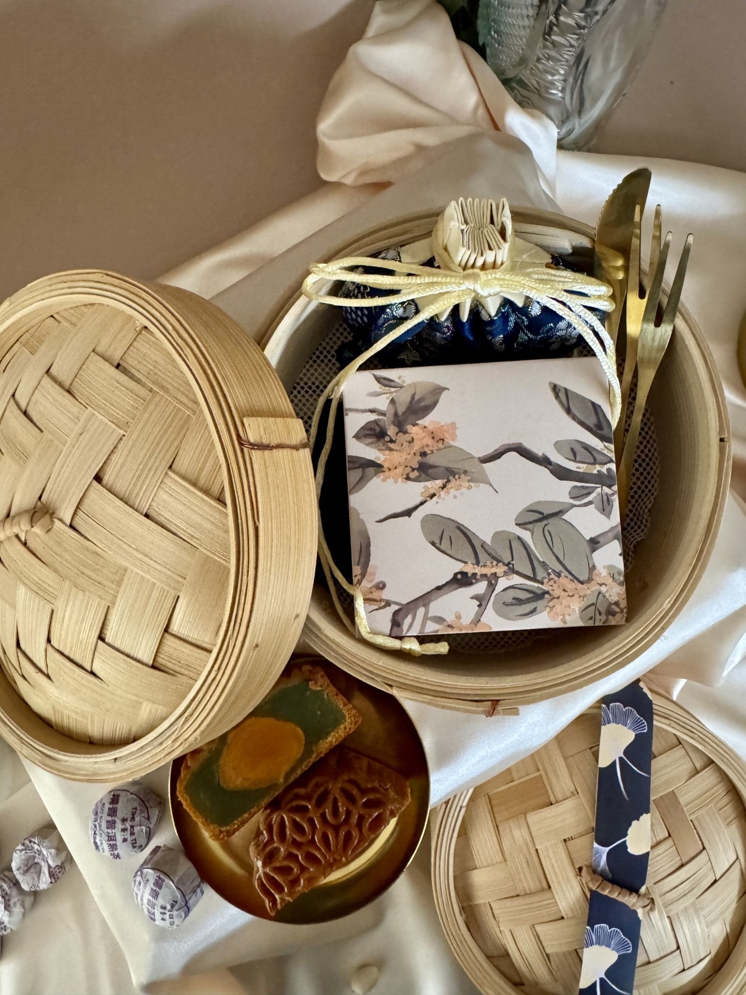 Blossom Moon 花月圆 - Personalized Gift - The Chic Habitat