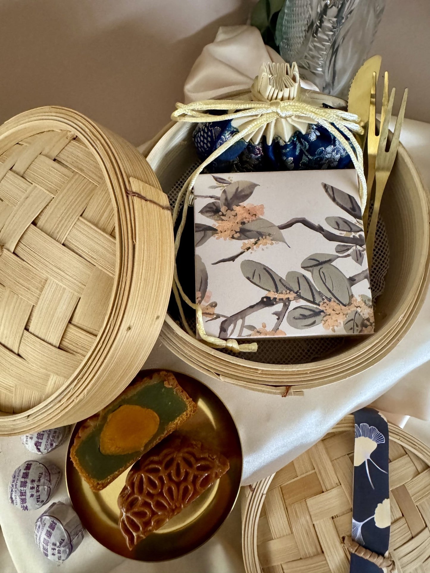 Blossom Moon 花月圆 - Personalized Gift - The Chic Habitat