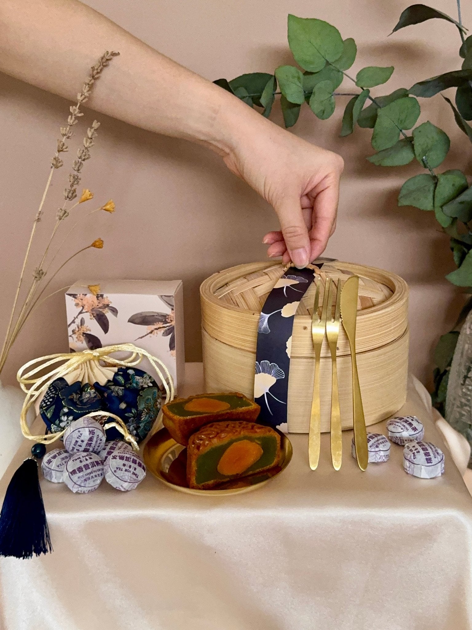 Blossom Moon 花月圆 - Personalized Gift - The Chic Habitat