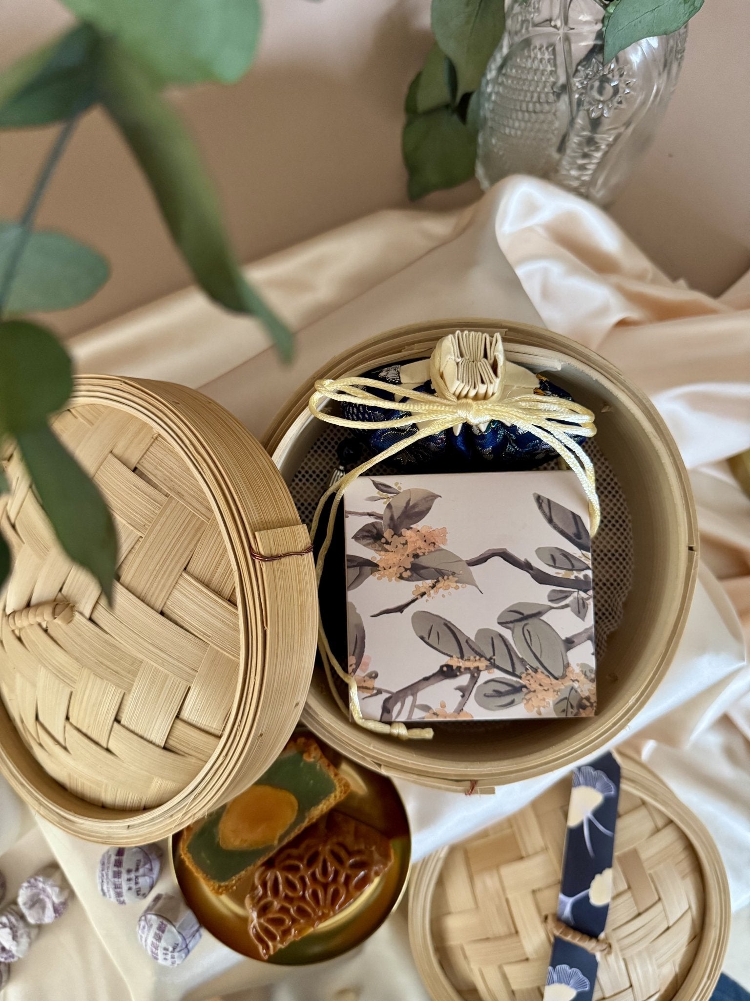 Blossom Moon 花月圆 - Personalized Gift - The Chic Habitat