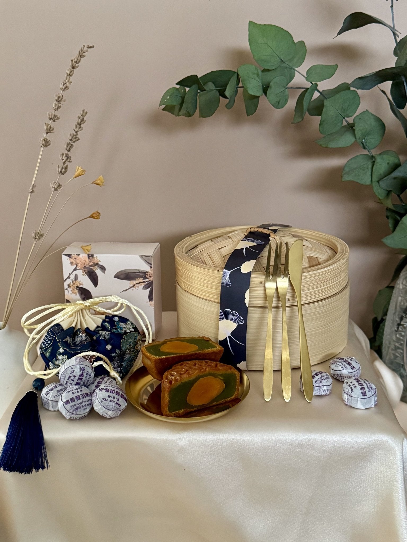 Blossom Moon 花月圆 - Personalized Gift - The Chic Habitat