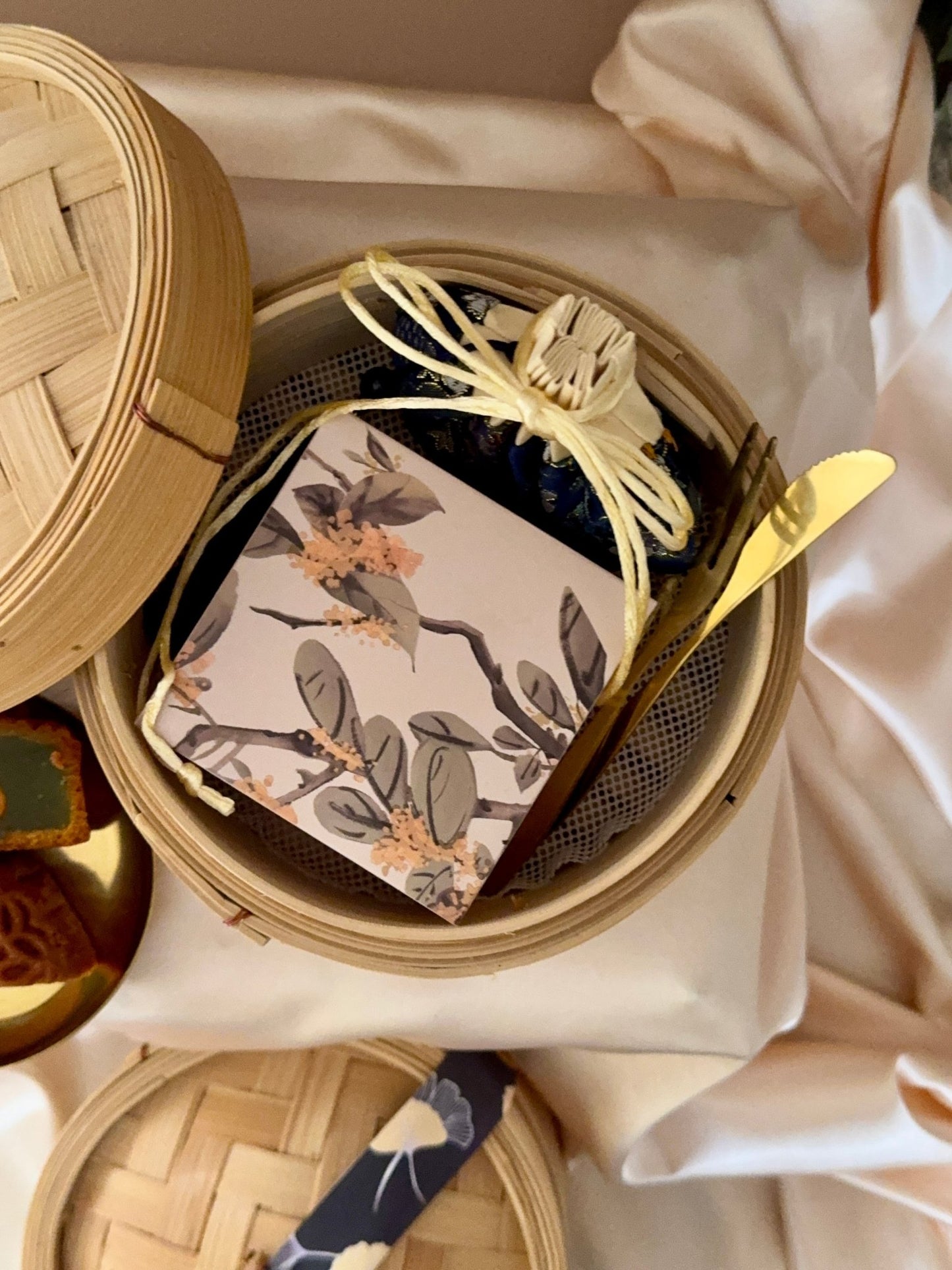 Blossom Moon 花月圆 - Personalized Gift - The Chic Habitat