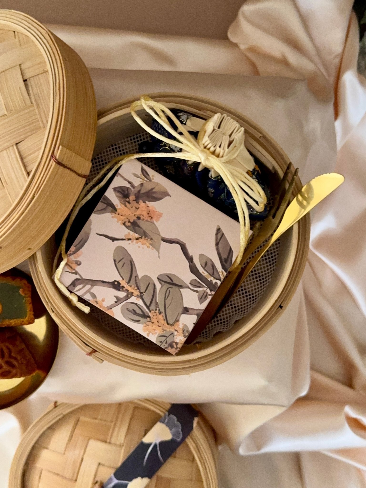 Blossom Moon 花月圆 - Personalized Gift - The Chic Habitat