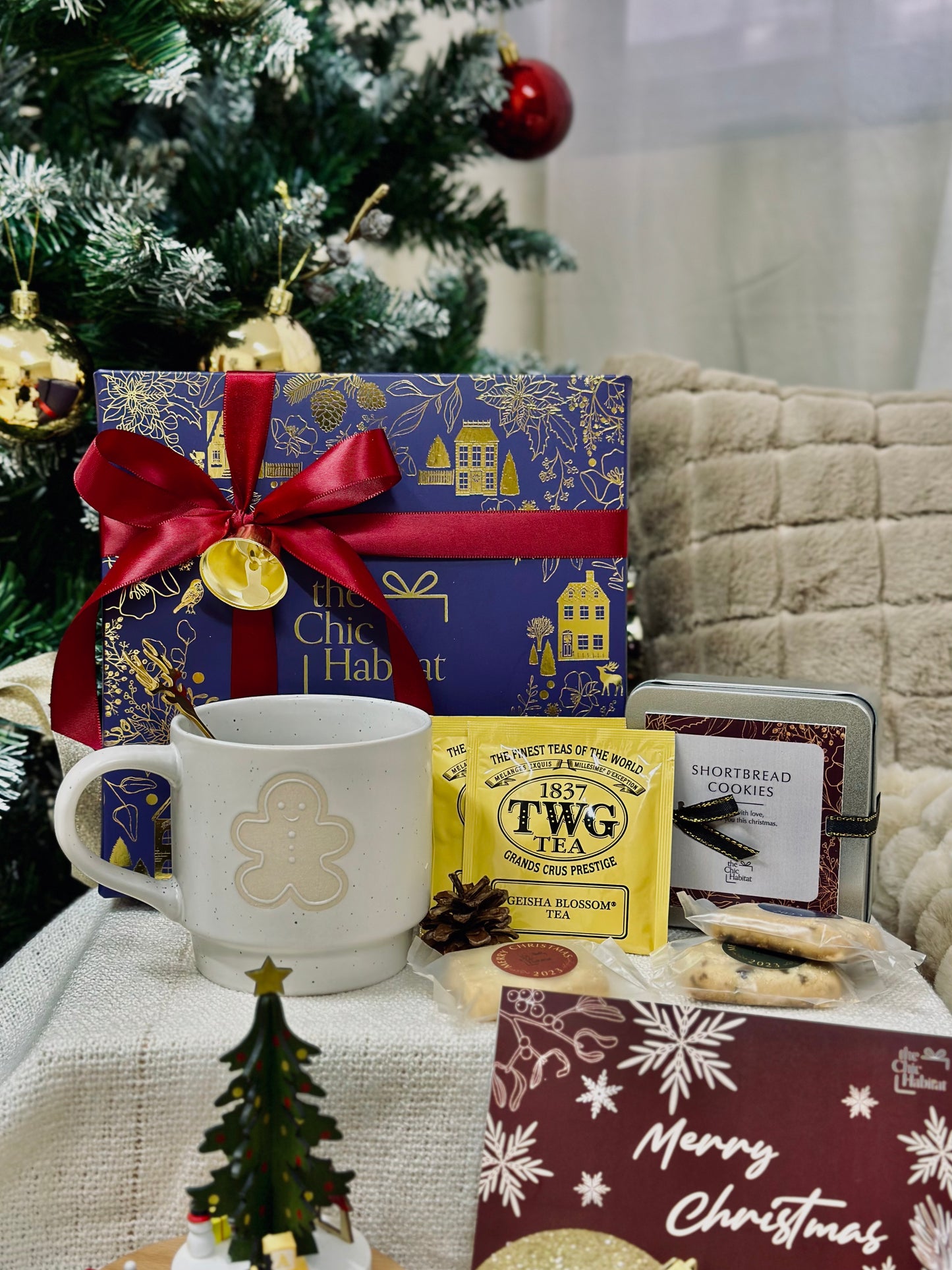 Christmas 2023: Celestial Blooms | Glowing Wonders