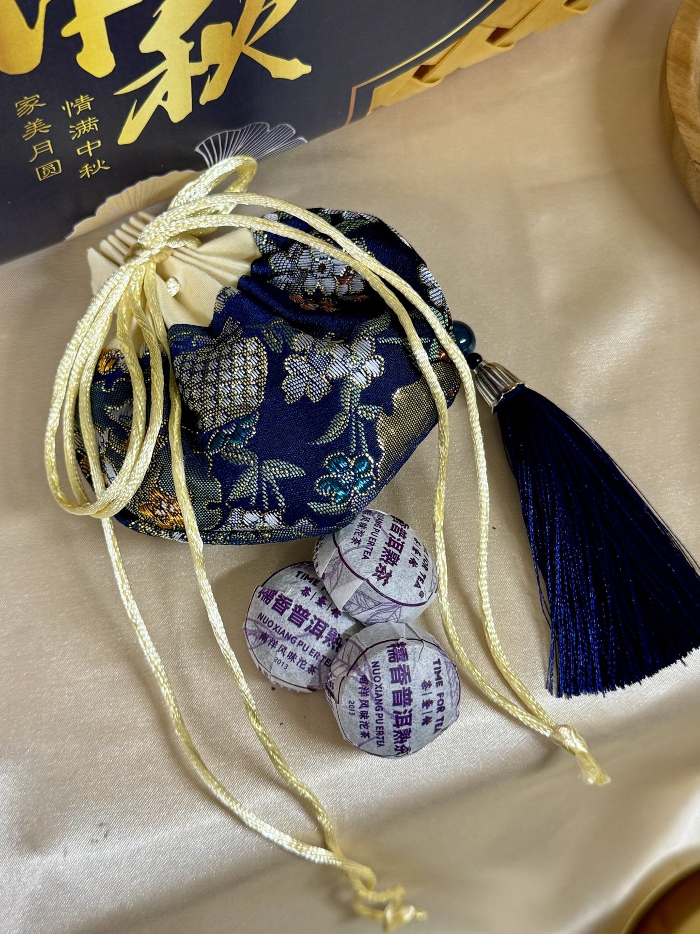 Floral Reunion 花香团圆 - Personalized Gift - The Chic Habitat
