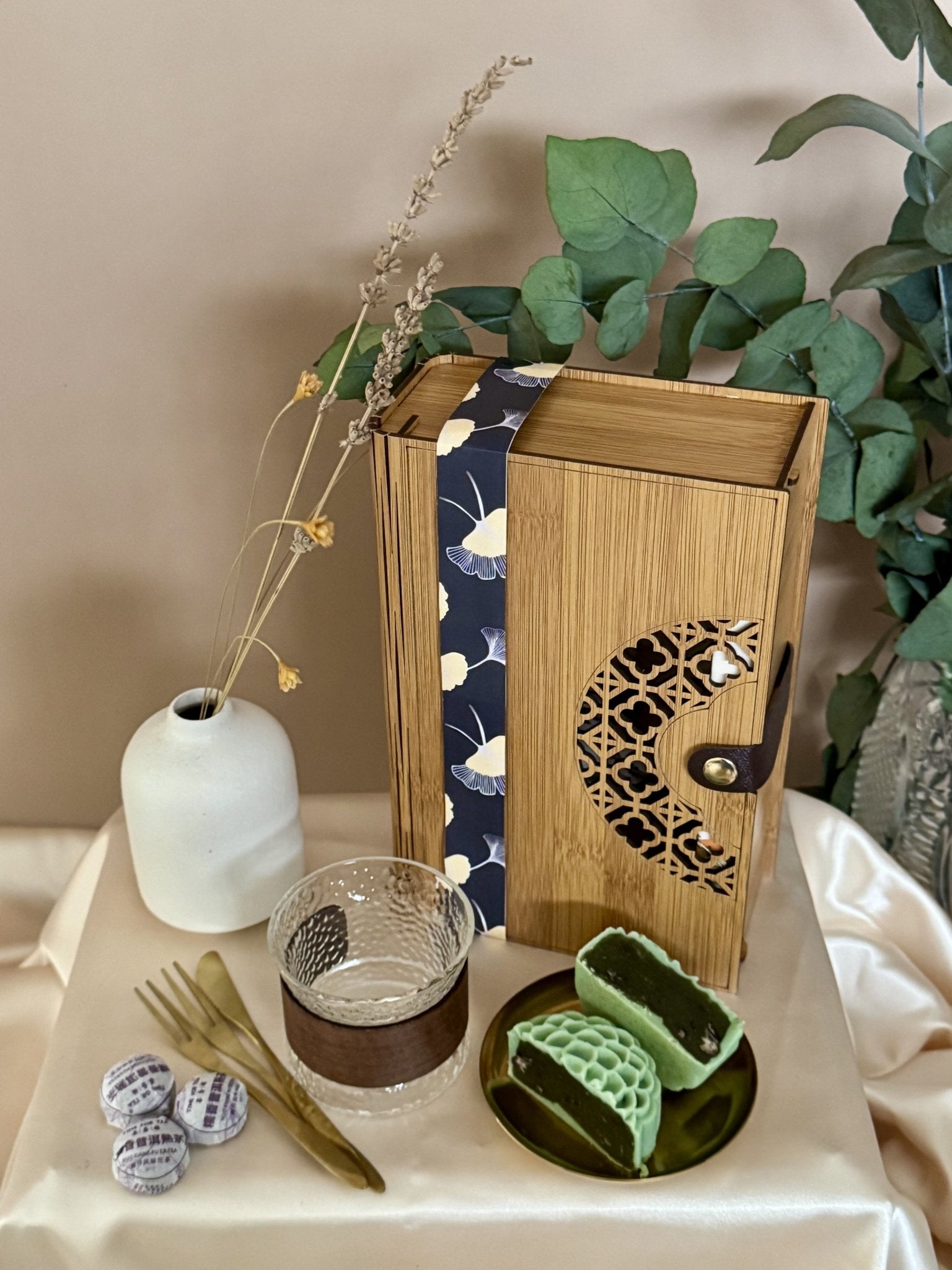 Lotus Whisper 莲语轻吟 - Personalized Gift - The Chic Habitat