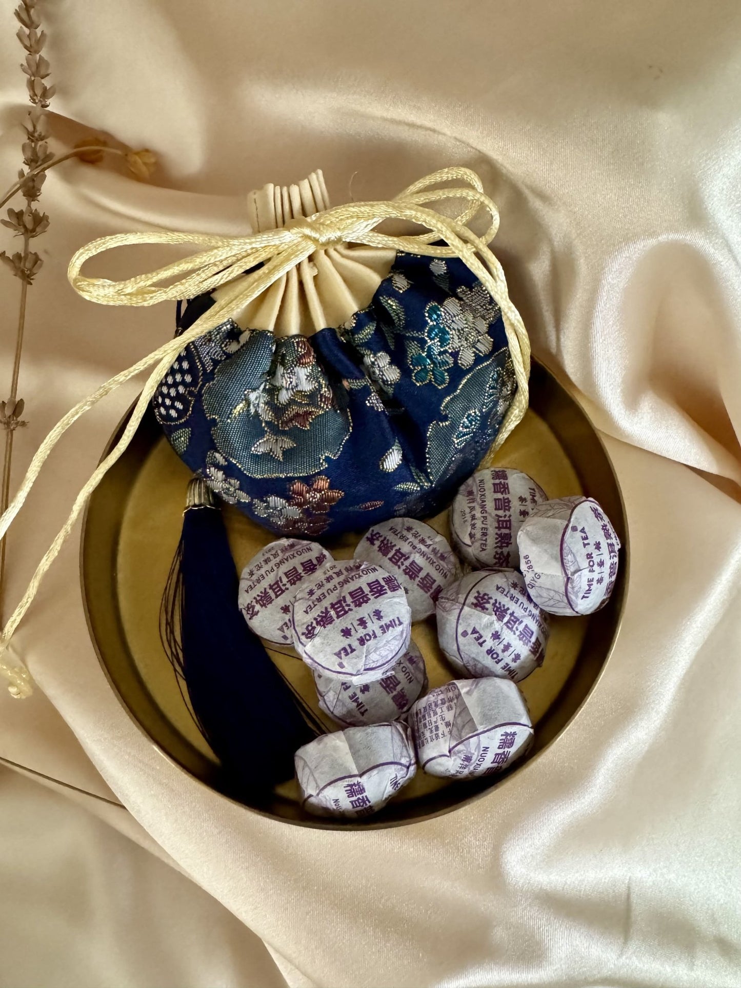 Lotus Whisper 莲语轻吟 - Personalized Gift - The Chic Habitat