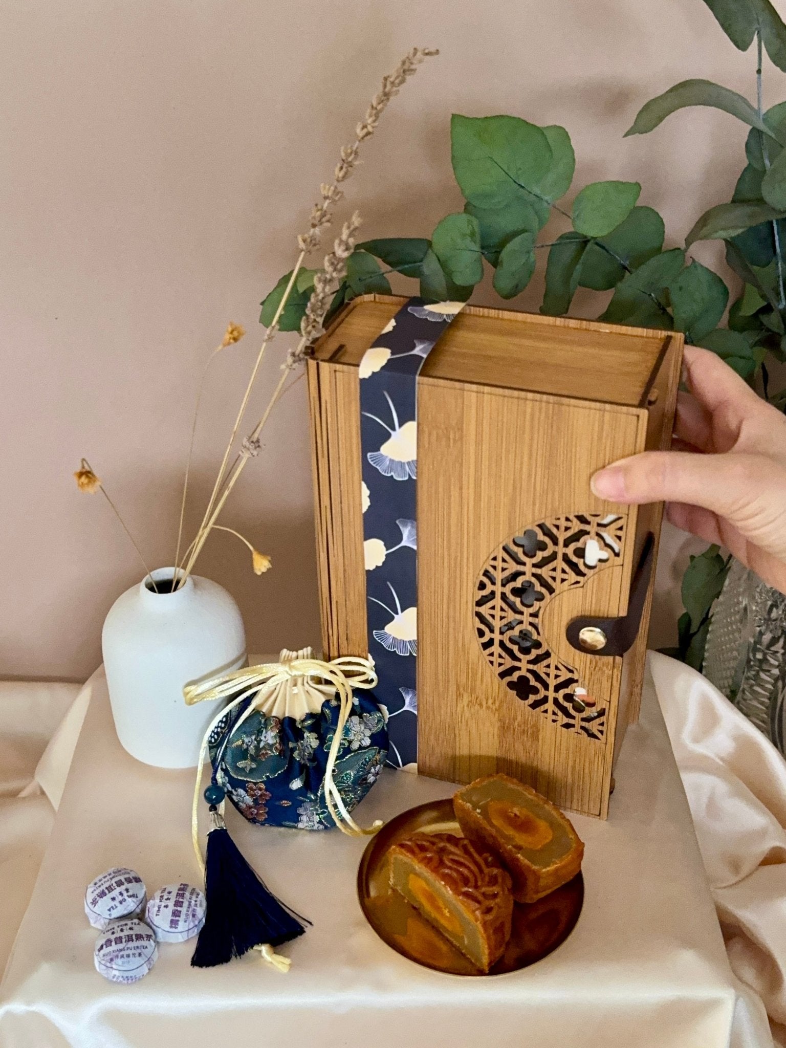 Lotus Whisper 莲语轻吟 - Personalized Gift - The Chic Habitat