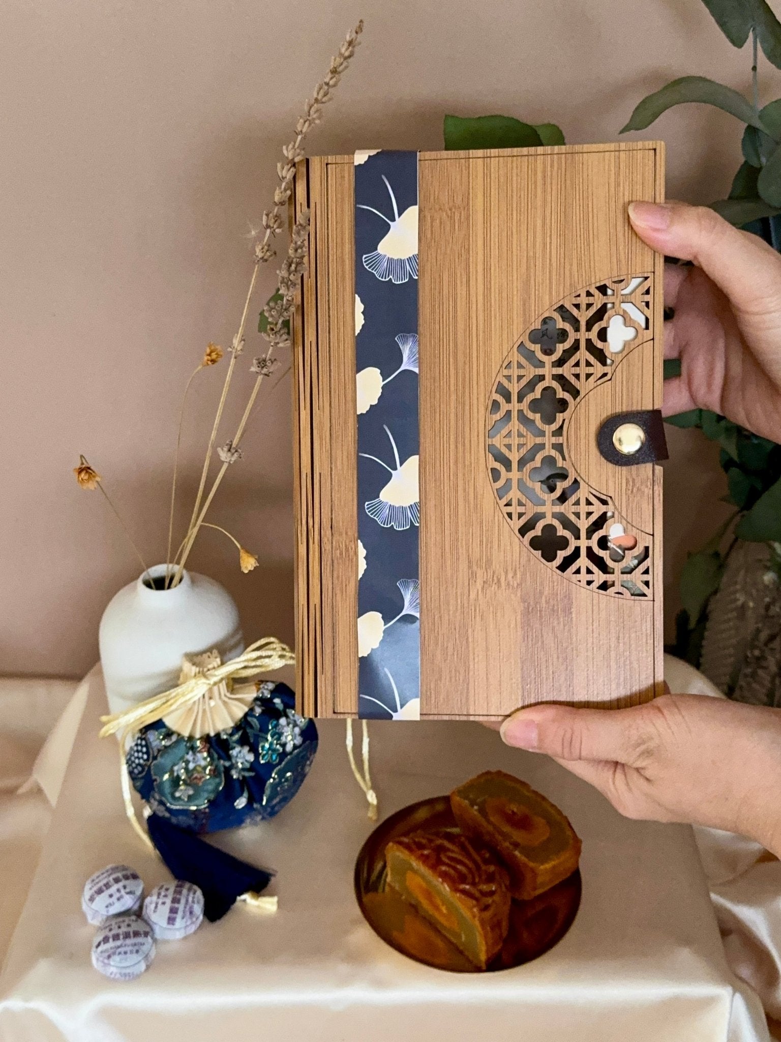 Lotus Whisper 莲语轻吟 - Personalized Gift - The Chic Habitat